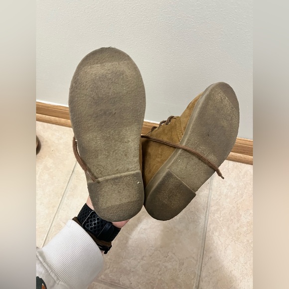 Old Navy Sueded Desert Boots For Toddler - Picture 8 of 10